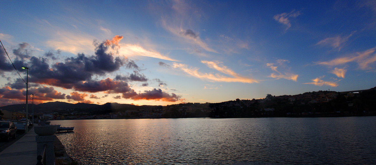 Fluchtiges Aus Sonnenlicht und Wolkenformen