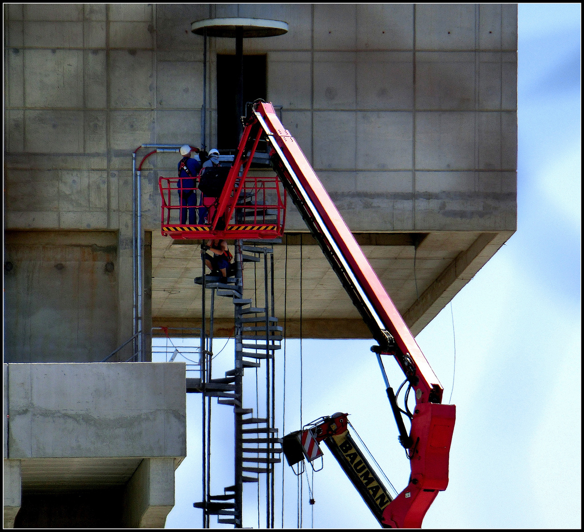 Fluchttreppenmontage bei Müllentsorgung/Heizkraftwerk.