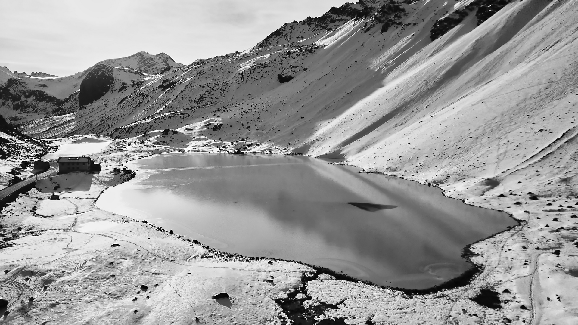 Flüelapass    die Passhöhe Drohnensicht