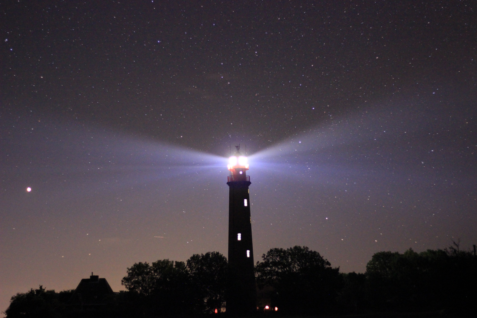 Flügge bei Nacht