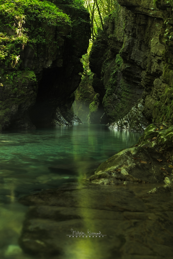 Flüsternde Gesichter des mystischen Canyons