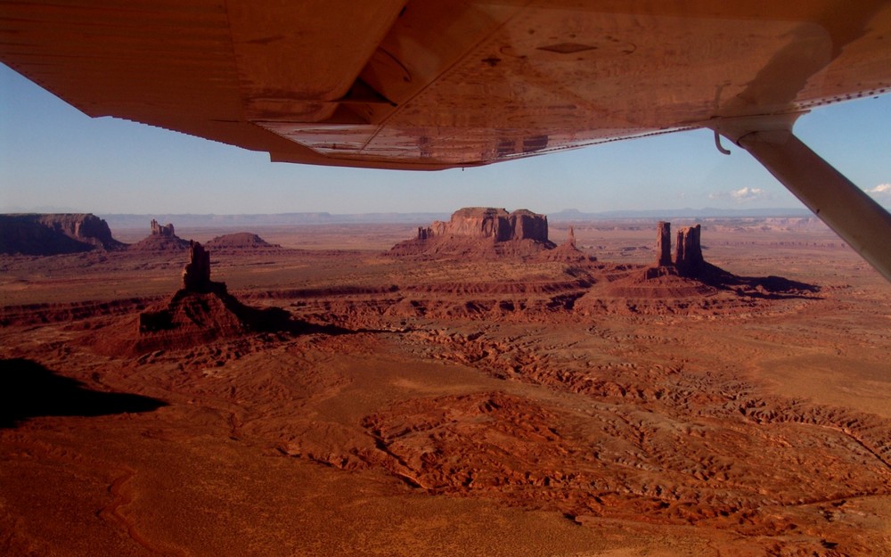 Flug durch das Monument Valley