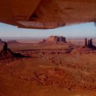 Flug durch das Monument Valley