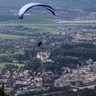 Flug eines Paraglider vom Gaisberg 