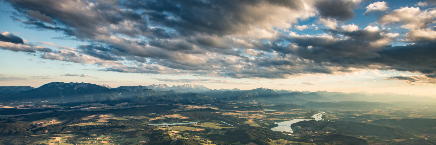 Flug entlang der Drau