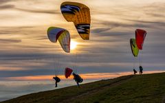 Flug in den Abendhimmel