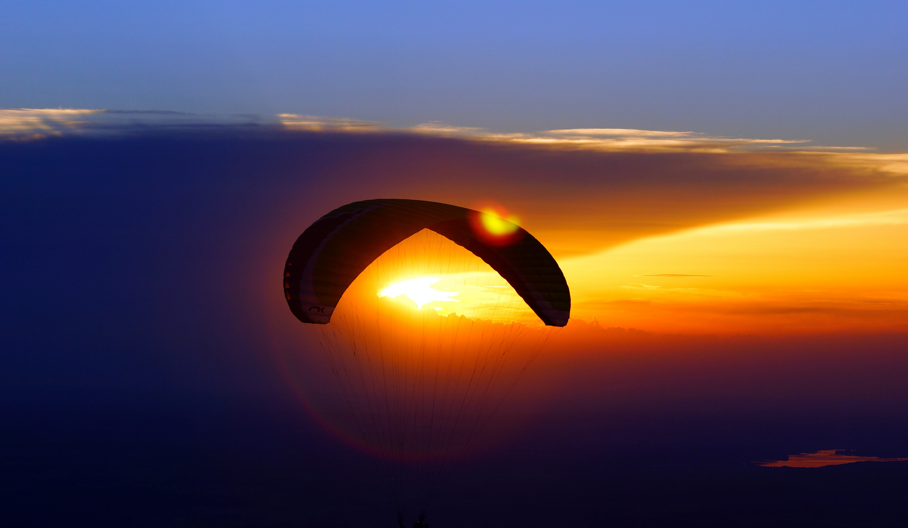 Flug in den Abendhimmel.....