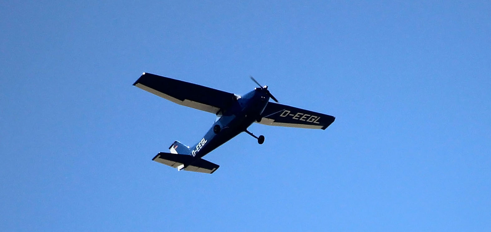 Flug in den Blauen Montag