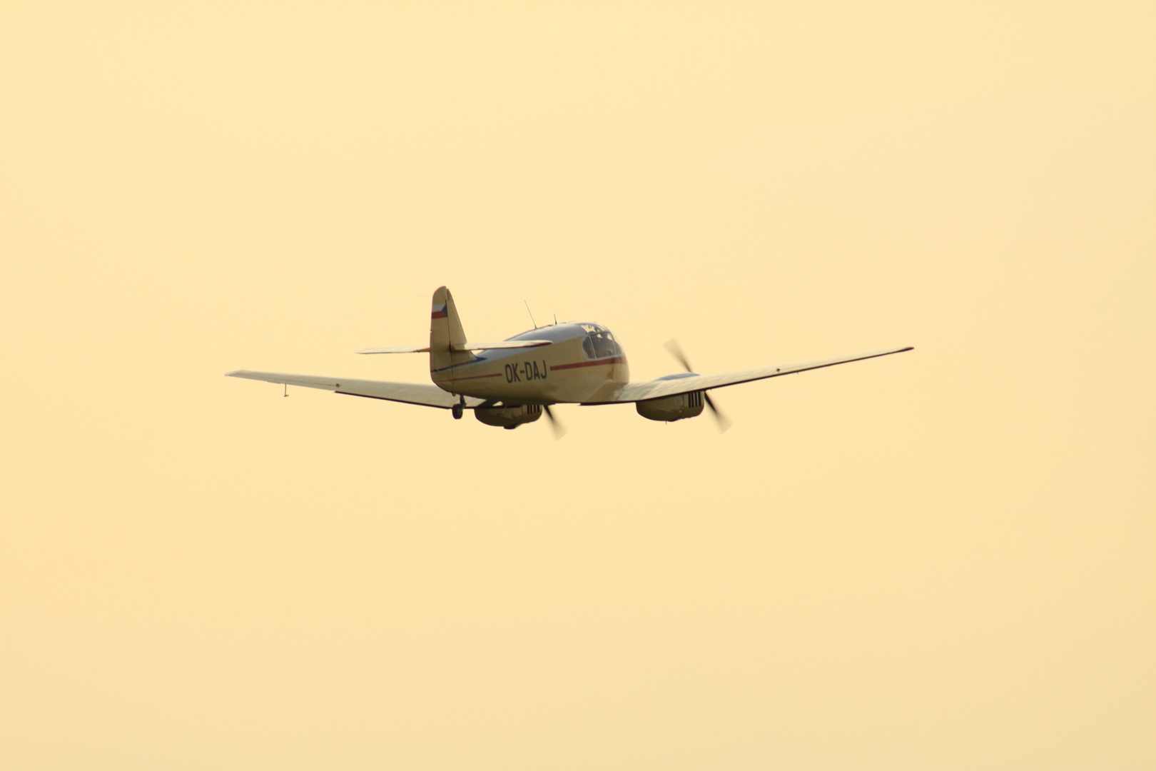 Flug in den Sonnenuntergang