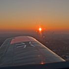 Flug in den Sonnenuntergang