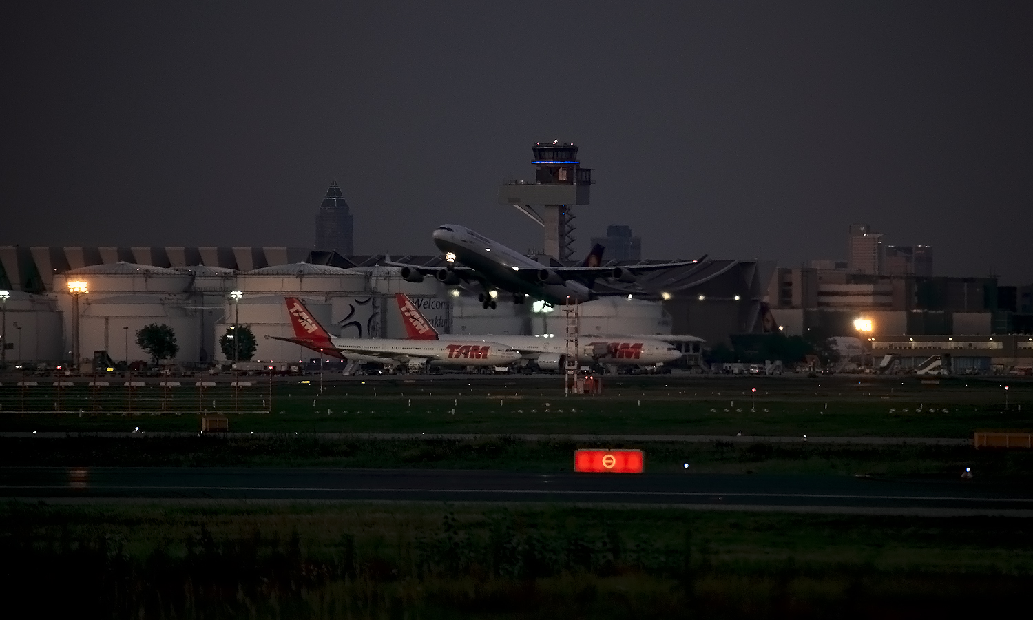 Flug in die Nacht