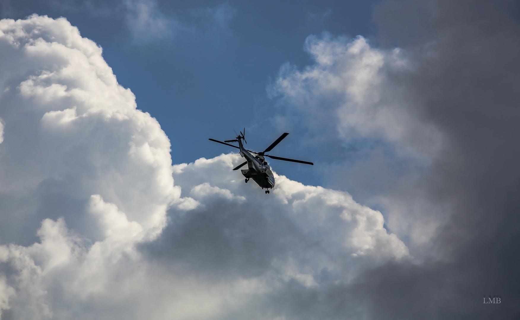 Flug in die Wolken