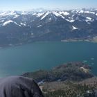 Flug über dem Wolfgangsee mit Blick auf den Dachstein