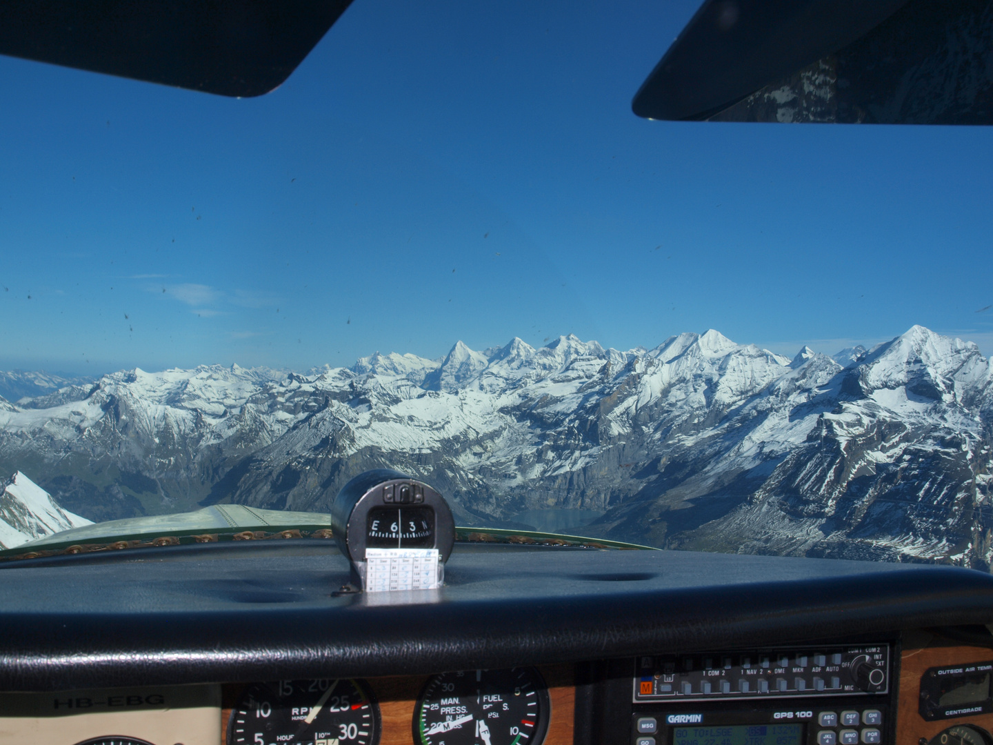 Flug über den Alpen