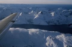 Flug über den Fjorden Norwegens