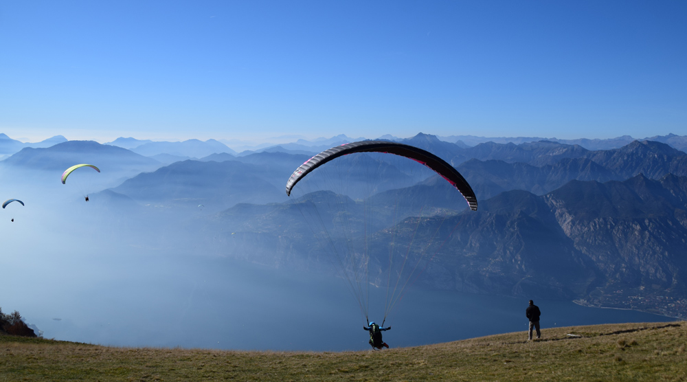 Flug über den Gardasee