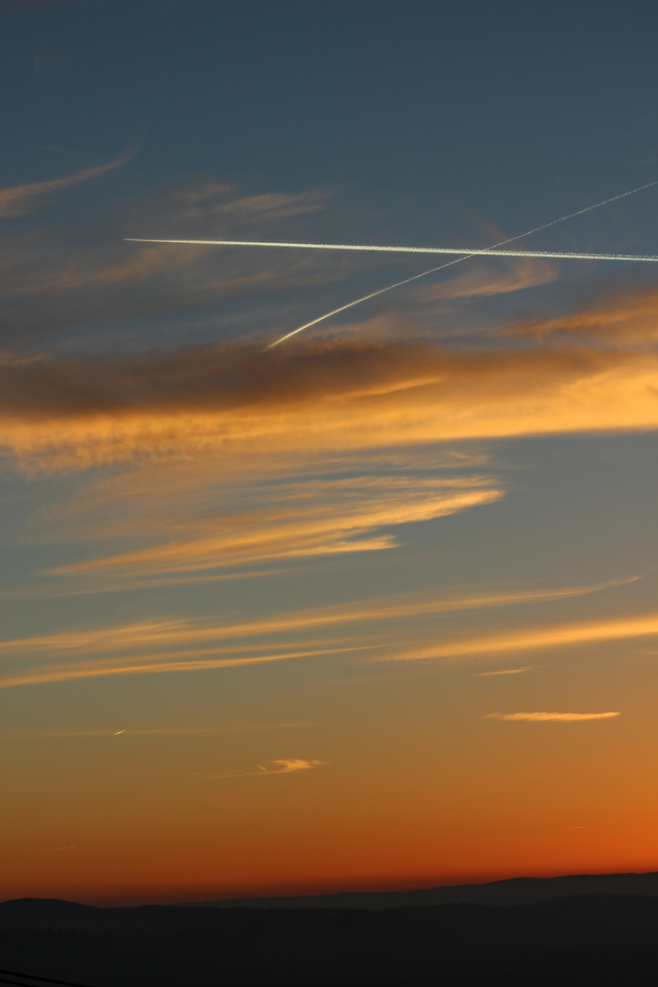 Flug über den Sonnenuntergang