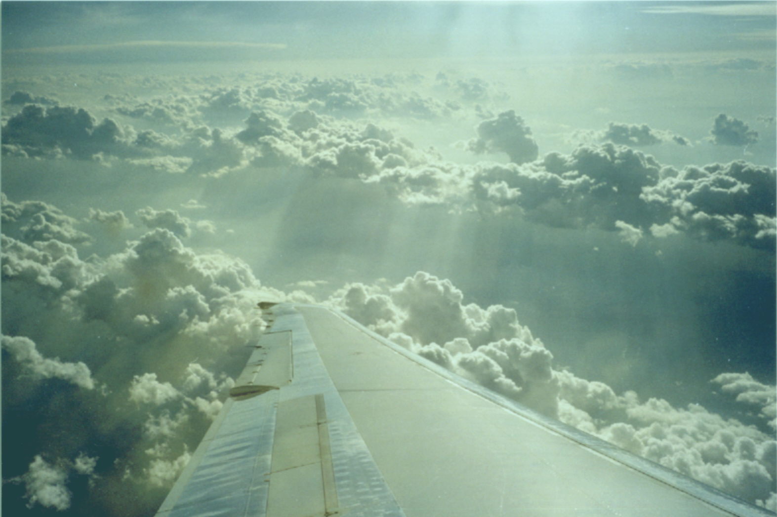 Flug über den Wolken