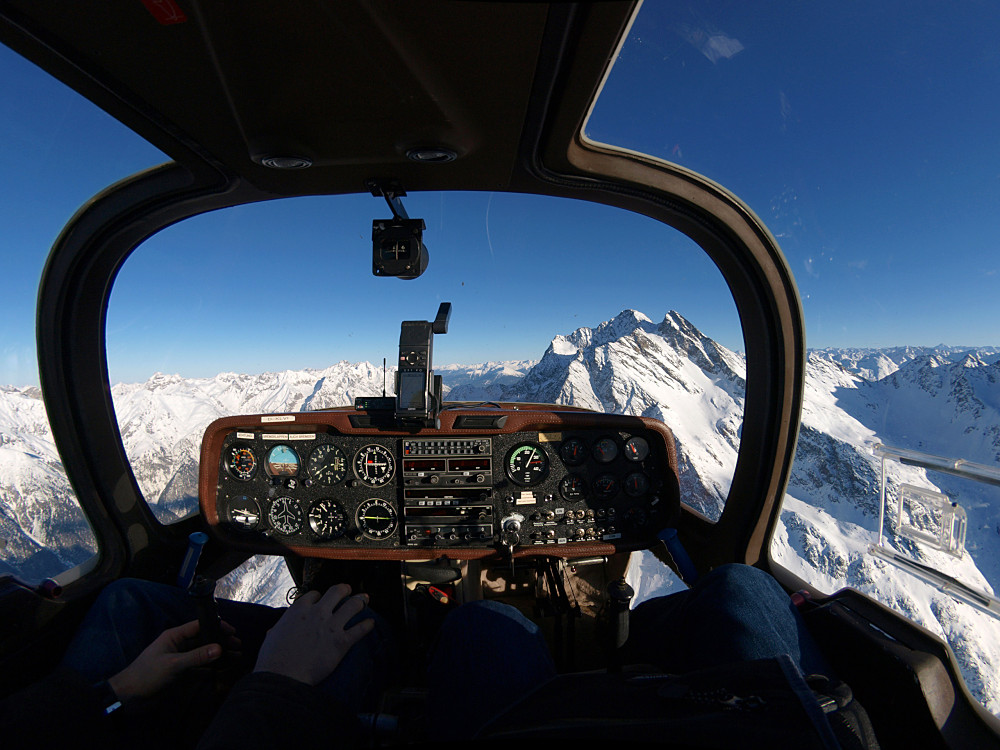 Flug über die Alpen