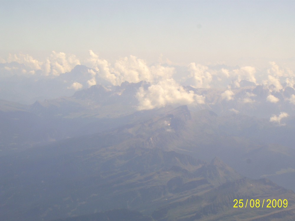 Flug über die Alpen von Italien nach Deutschland