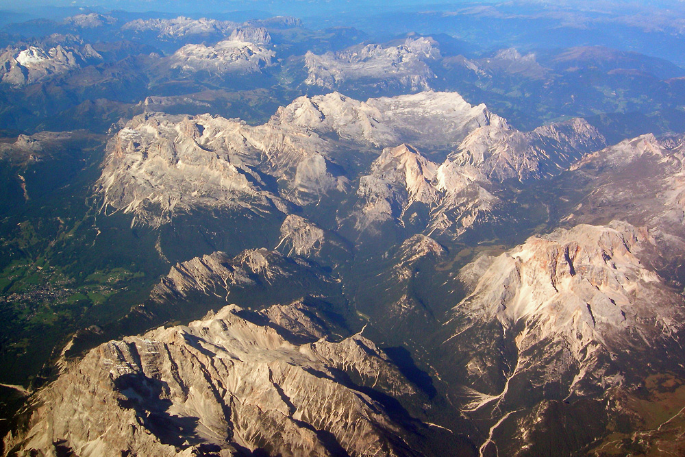 Flug über die Dolomiten