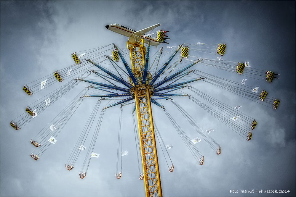 Flug über die größte Kirmes am Rhein ......