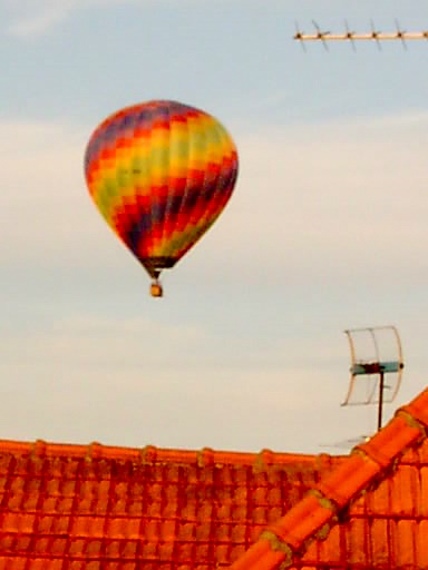 Flug über die Häuser