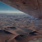 Flug über die rote Namib...