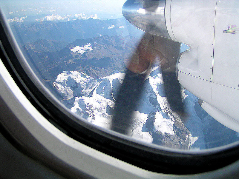 Flug über die Schweizer Bergwelt.