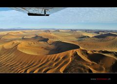Flug über die Wüste Namib