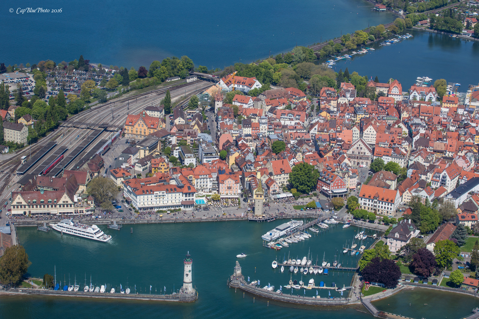 Flug über Lindau Altstadt mit Seehotels