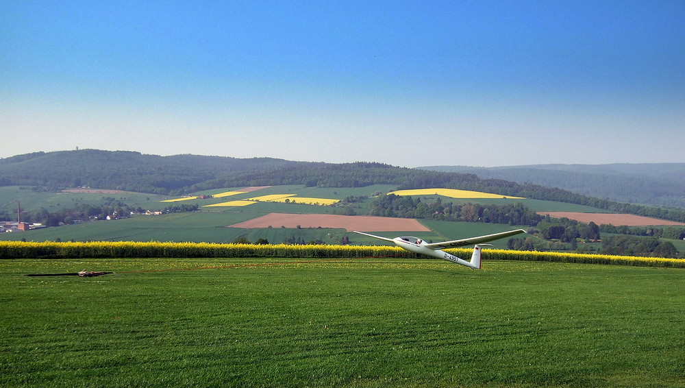 -Flug zu den Rapsfeldern-