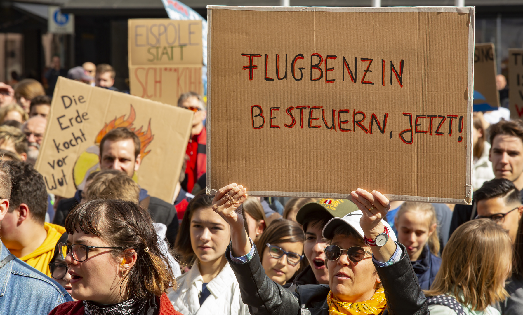 Flugbenzin besteuern