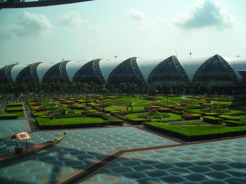 Flughafen Bangkok-Suvarnabhumi Courtyard