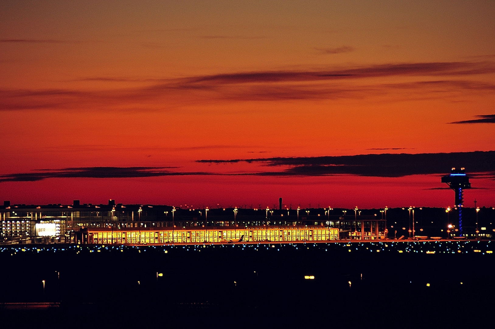 Flughafen Berlin im "Abendglanz"