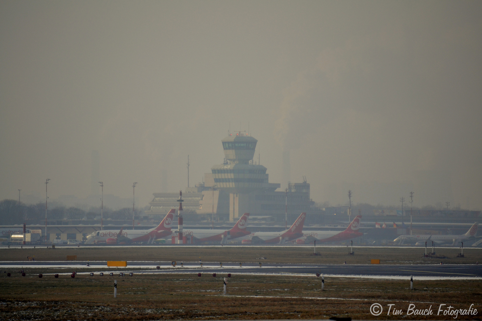 Flughafen Berlin Tegel im Nebel