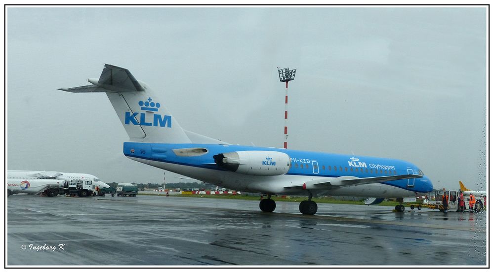 Flughafen - die alte Fokker - im Dienst der KLM