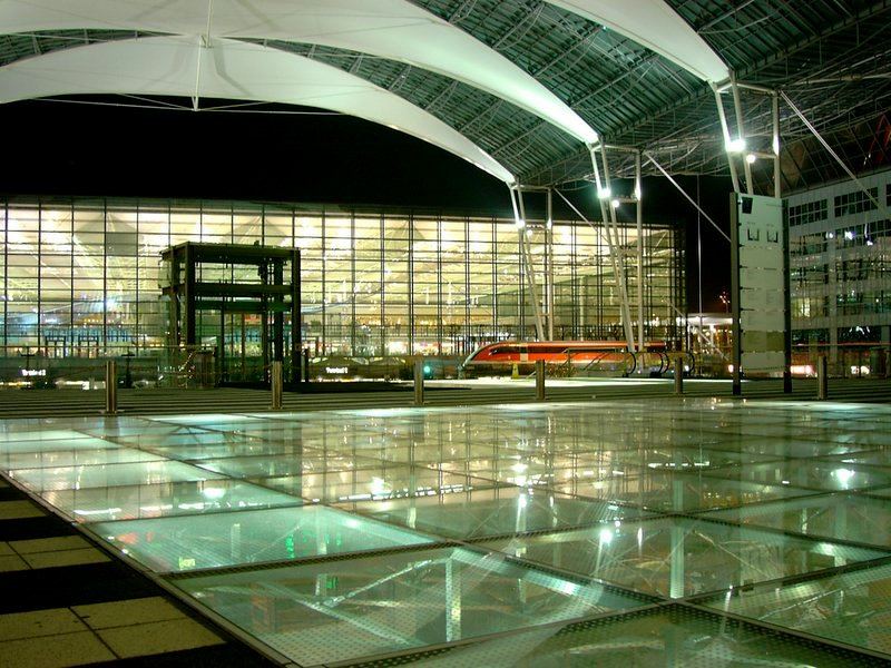 Flughafen FJS München bei Nacht 1