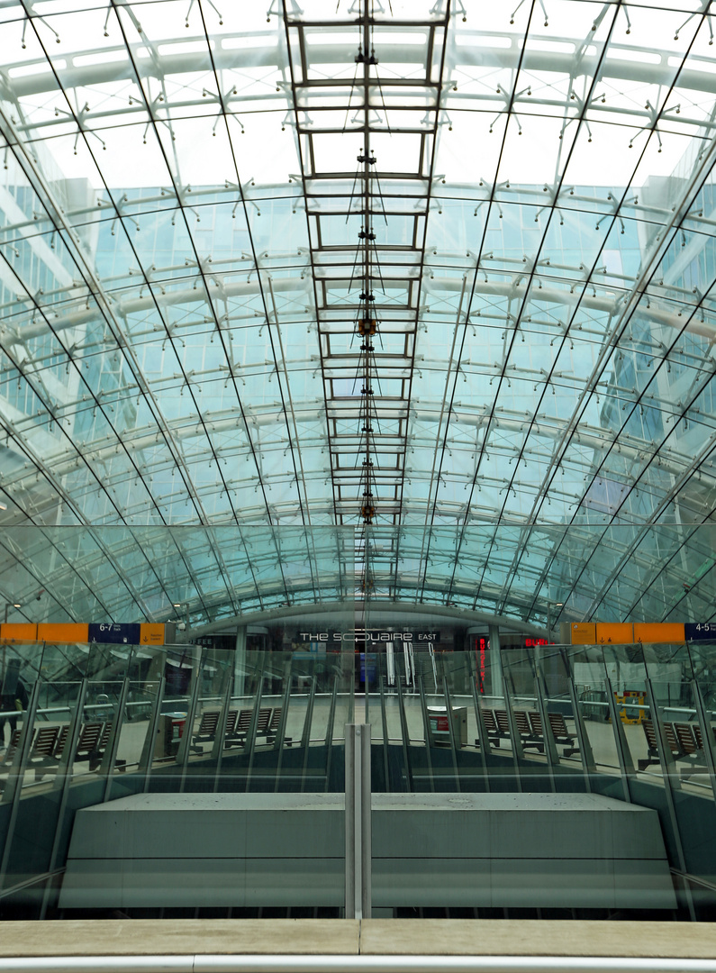 Flughafen Frankfurt -  Fernbahnhof - Glashalle 