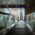 Flughafen Frankfurt - Rolltreppen - Fernbahnhof - Corona