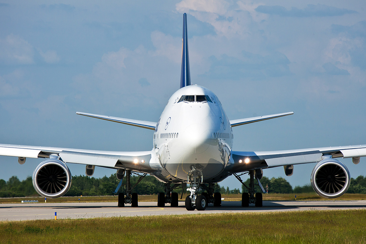 Flughafen Halle-Leipzig / Boing 747-8 "Brandenburg" - 2