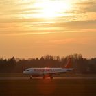 Flughafen Hamburg 17.03.2015 easyJet in der Abendsonne