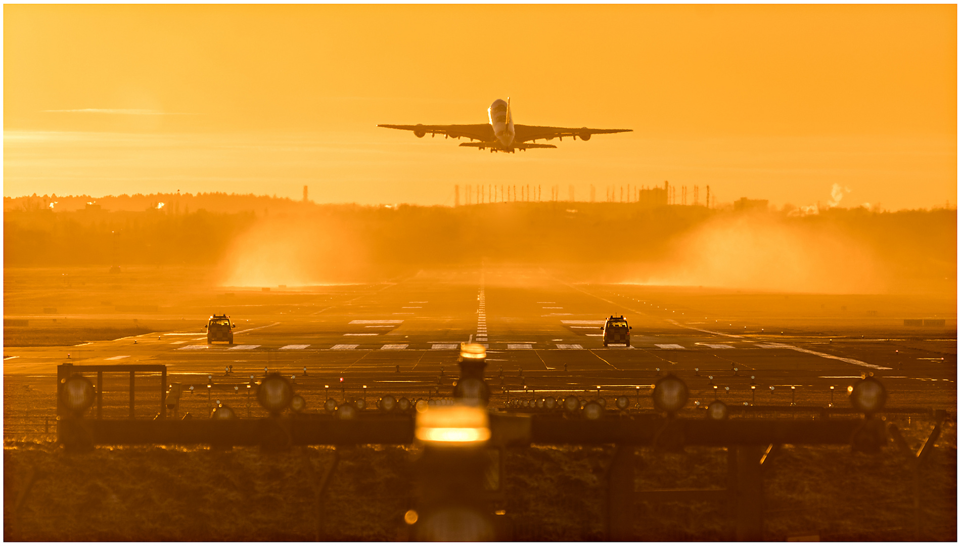 Flughafen Hamburg: A380 "Emirates"