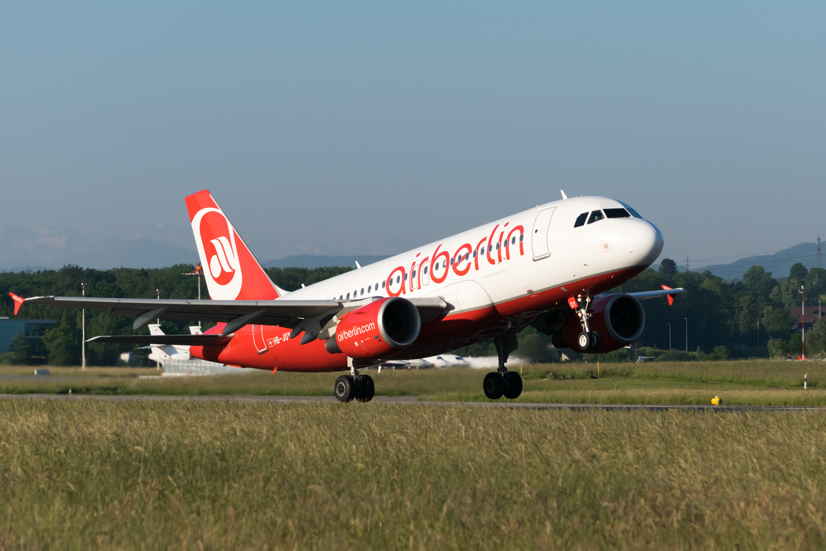 Flughafen Kloten / Airbus A320 Air Berlin