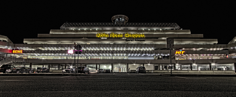 Flughafen Köln-Bonn bei Nacht