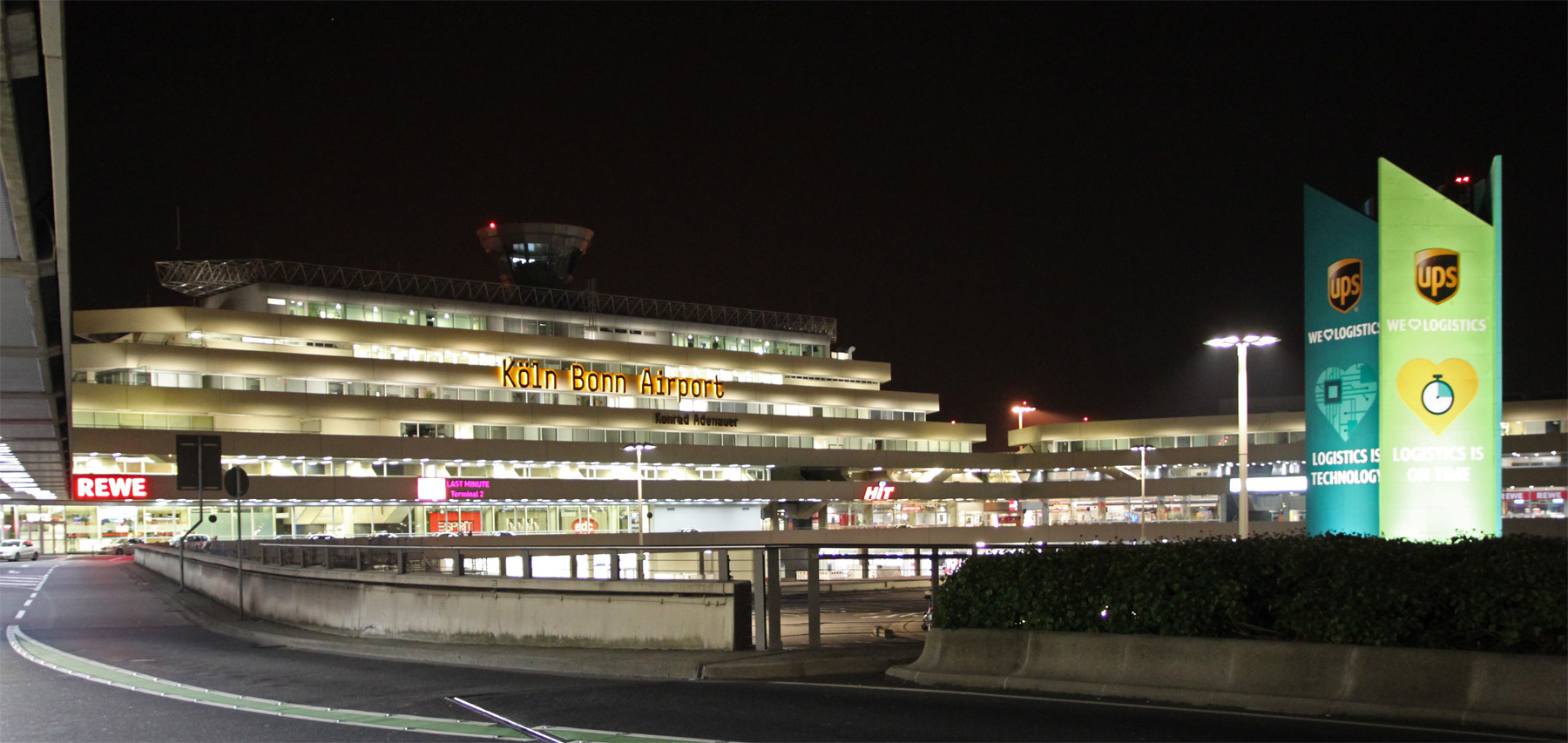 Flughafen Köln/Bonn Anfahrt bei Nacht