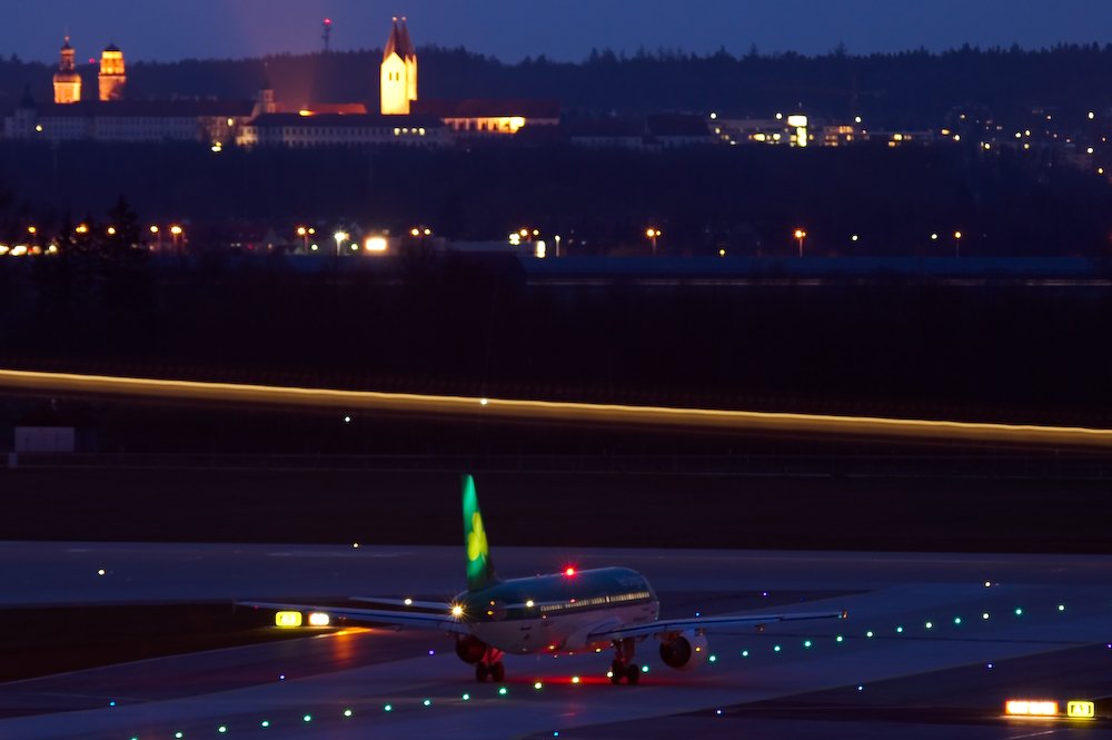 Flughafen München bei Nacht