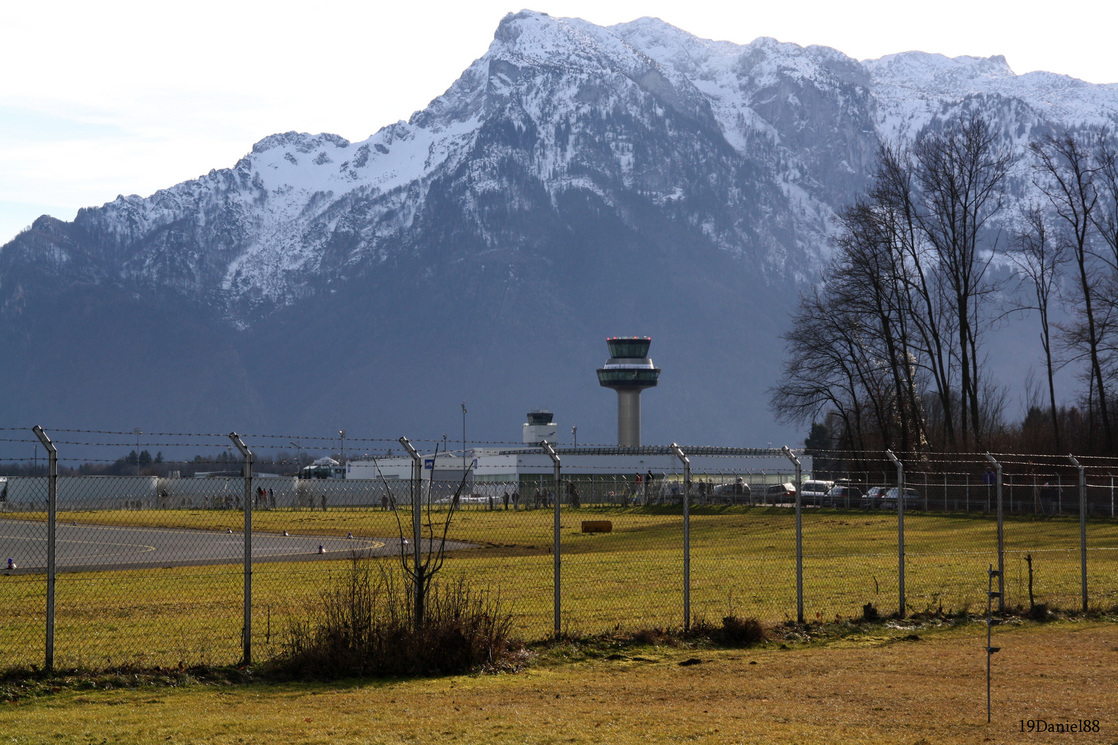 Flughafen Salzburg mit dem neuen Tower