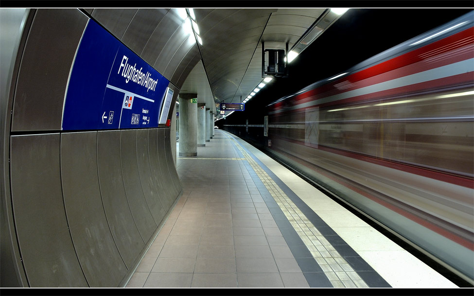 Flughafen Stuttgart - S-Bahnhof Foto & Bild | bus & nahverkehr, u-bahn ...