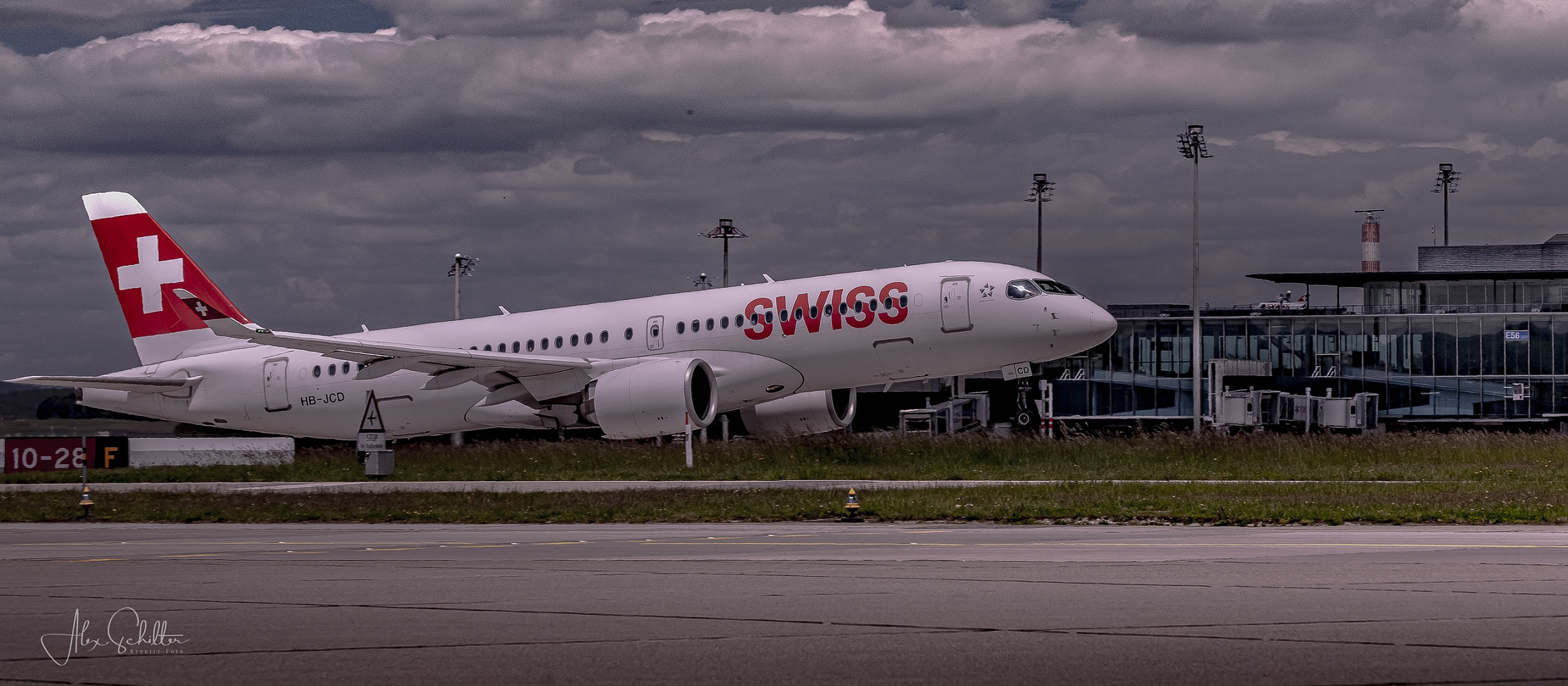 "...Flughafen Zürich... extremer Tiefflug"